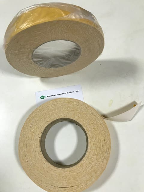 Rolos de fita dupla face de algodão vistos de lado